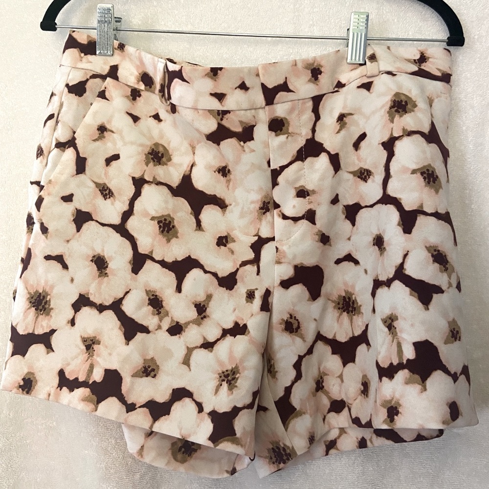 Banana Republic Shorts - Size 8 - NWT